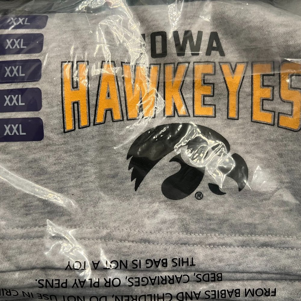 Iowa Hawkeyes Men's Shorts Liv Casual NWT in Plastic XL,XXL